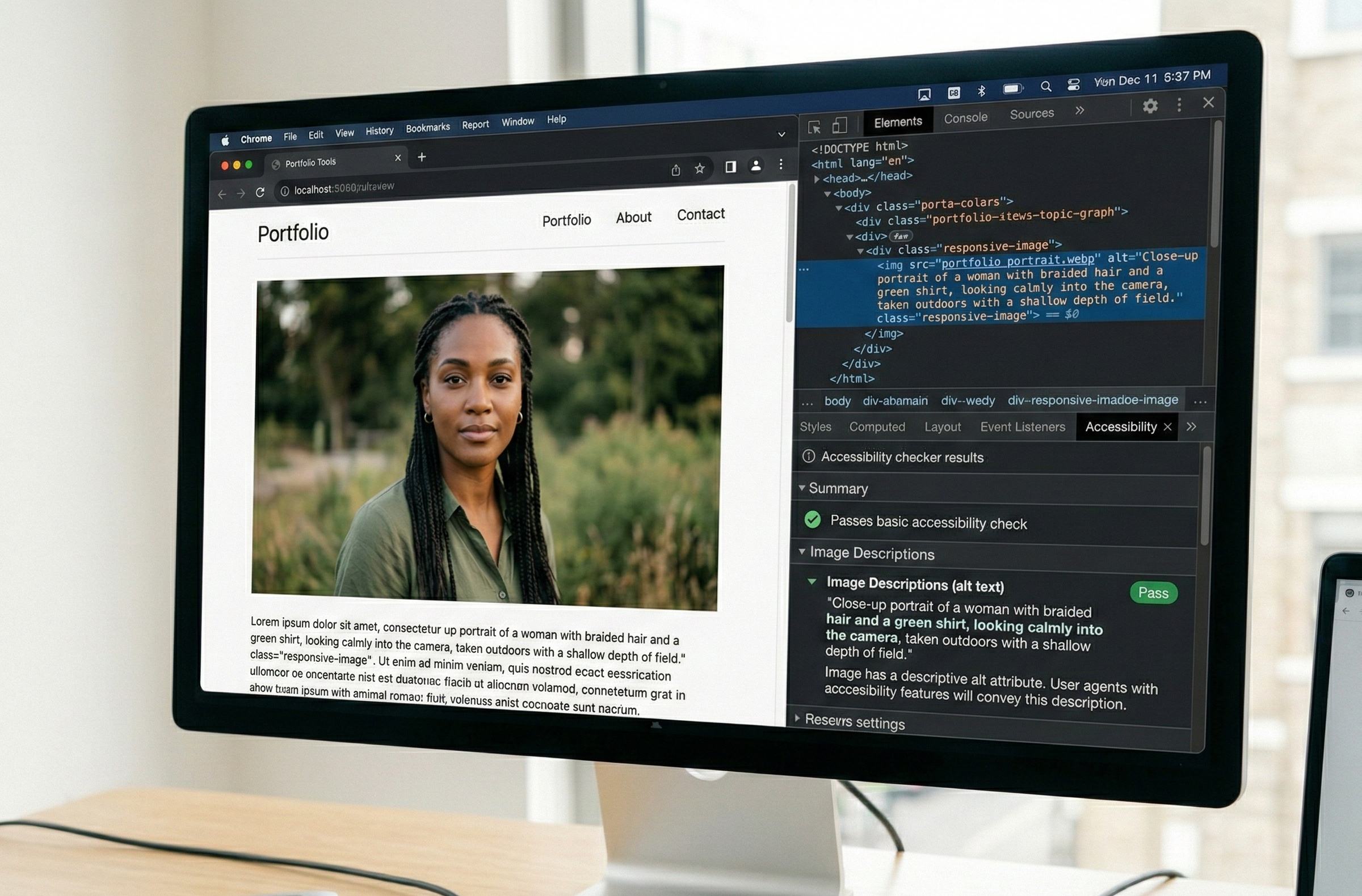HTMLのimgタグに適切なalt属性を記述しアクセシビリティ確認を行っている画面